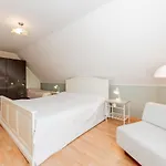 Lubja House * 派尔努